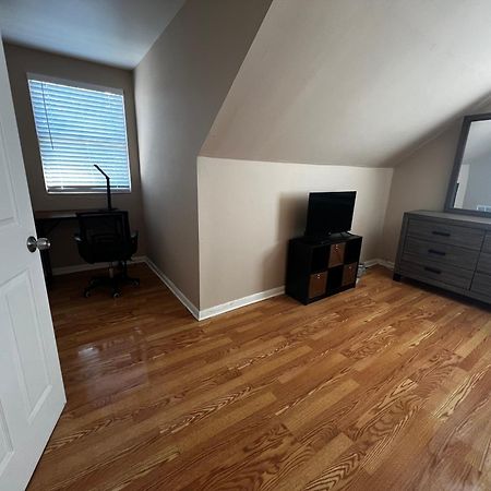 Spacious 3 Bedroom Ewing Home -Quiet Трентън Екстериор снимка