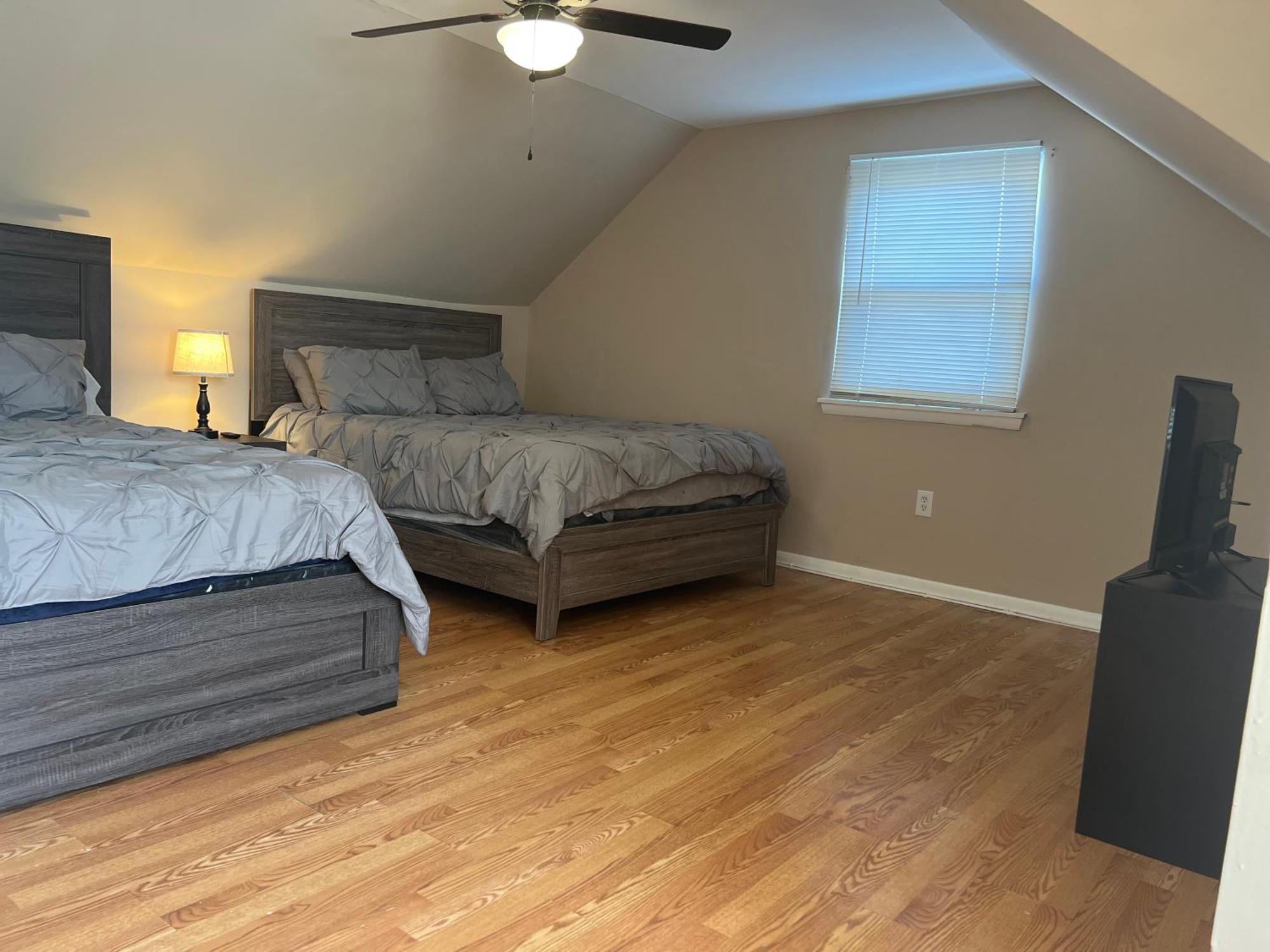 Spacious 3 Bedroom Ewing Home -Quiet Трентън Екстериор снимка
